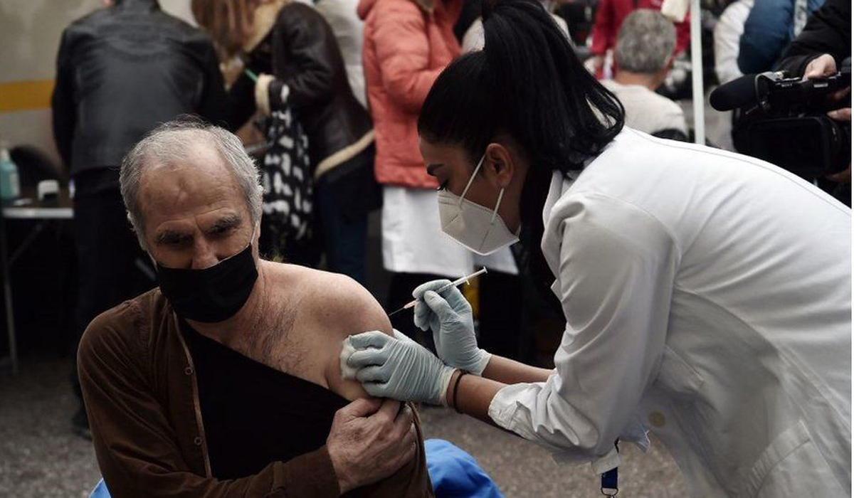 Greece to make vaccinations mandatory for over-60s